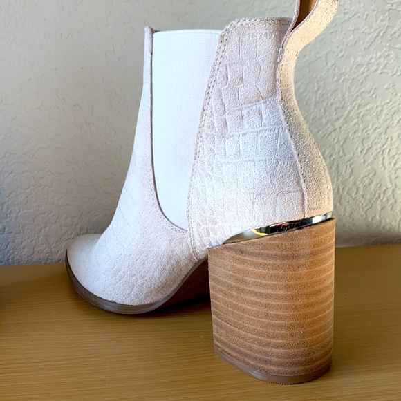 Steve Madden Knoxi Pointed Toe Bootie in Bone Croco - Picture 6 of 8